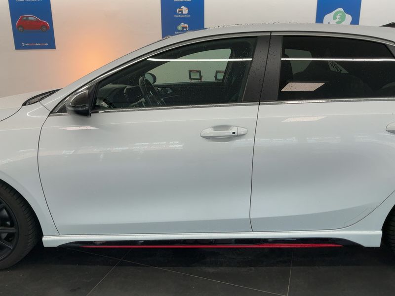 Kia cee'd 1.6 TGDI GT — zdjęcie 4