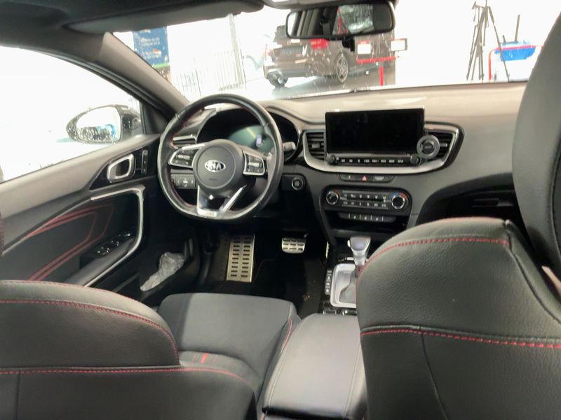 Kia cee'd 1.6 TGDI GT — zdjęcie 12