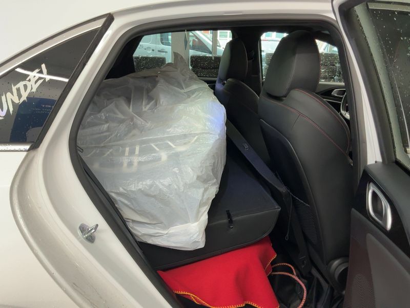Kia cee'd 1.6 TGDI GT — zdjęcie 14