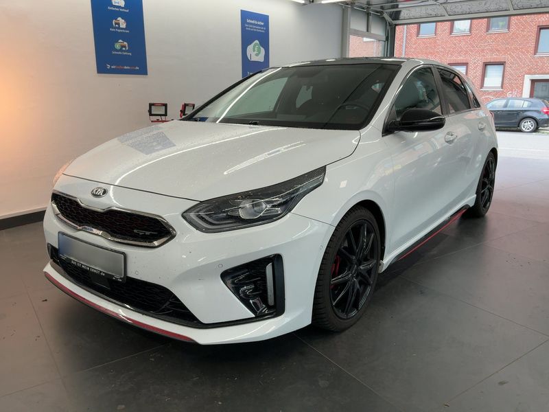 Kia cee'd 1.6 TGDI GT — zdjęcie 1