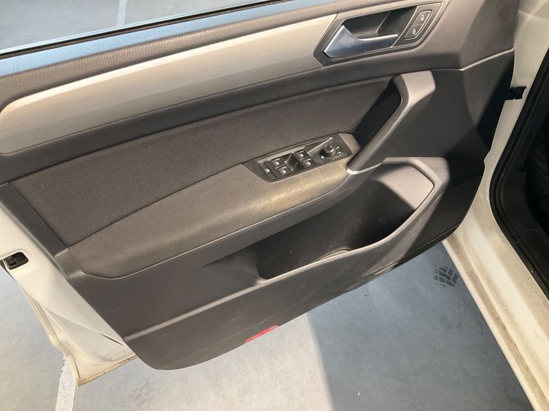 Volkswagen Touran 2.0 TDI Comfortline BlueMotion Tech 2019 – снимка 25