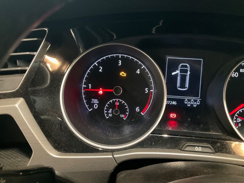 Volkswagen Touran 2.0 TDI Comfortline BlueMotion Tech 2019 – снимка 35