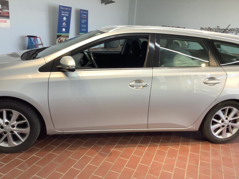 Toyota Auris Touring Sports 1.6 Life+ — zdjęcie 4