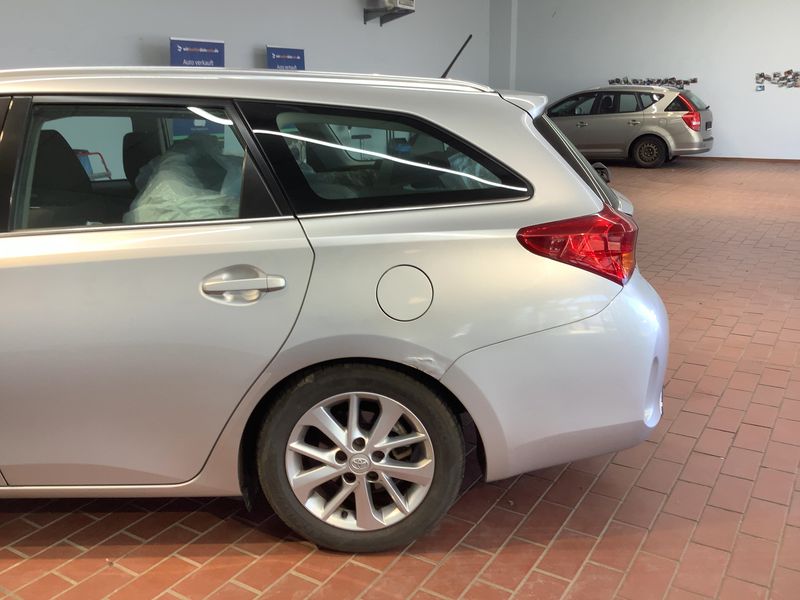 Toyota Auris Touring Sports 1.6 Life+ — zdjęcie 3