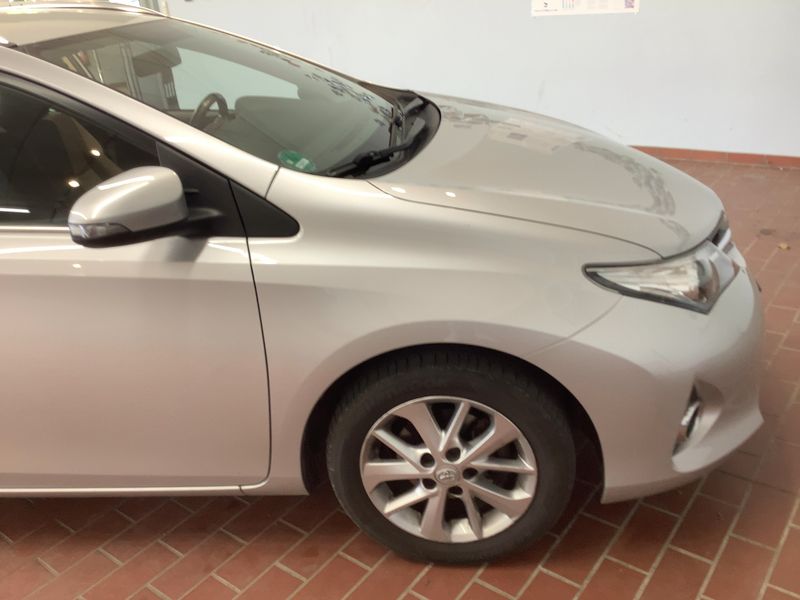 Toyota Auris Touring Sports 1.6 Life+ — zdjęcie 8
