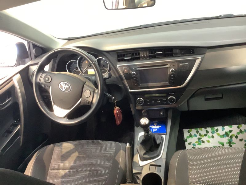 Toyota Auris Touring Sports 1.6 Life+ — zdjęcie 12