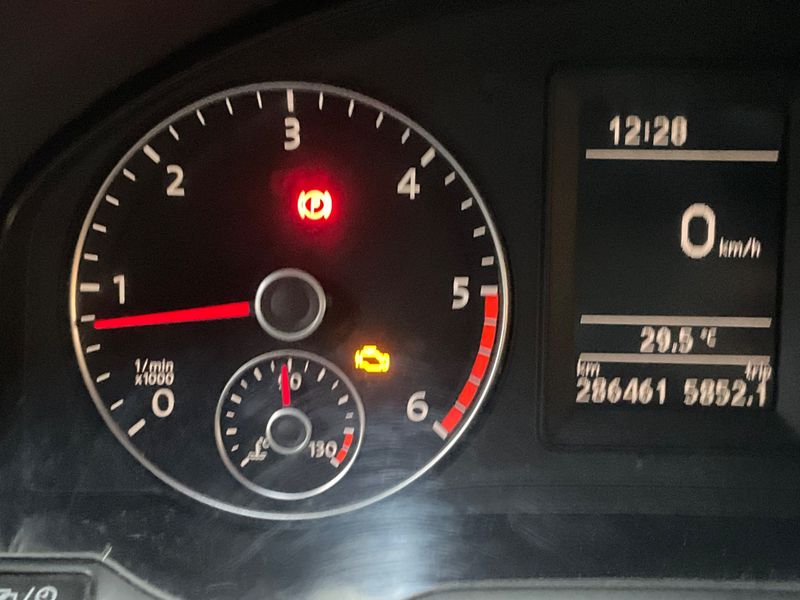 Volkswagen Scirocco 2.0 TDI BlueMotion Tech 2013 – снимка 23