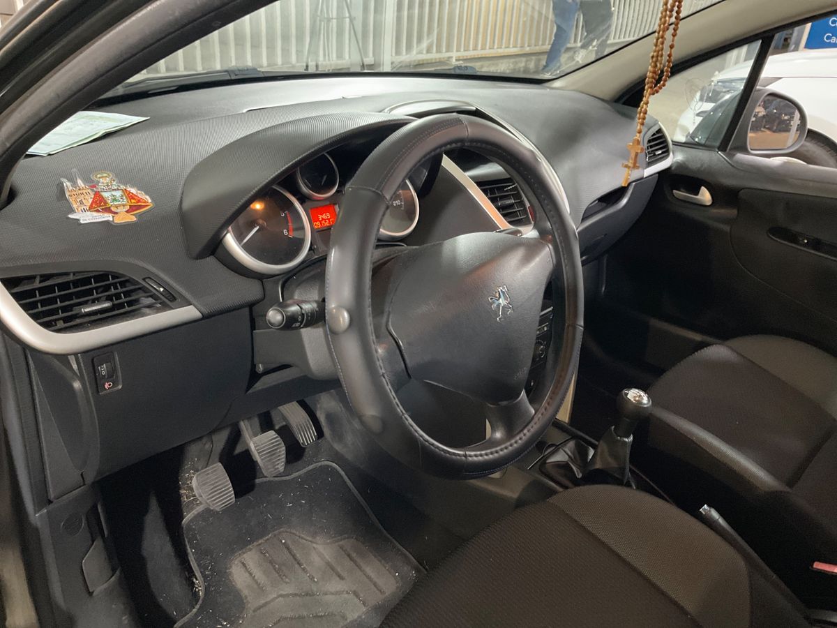 Peugeot 207 2014 — photo 37