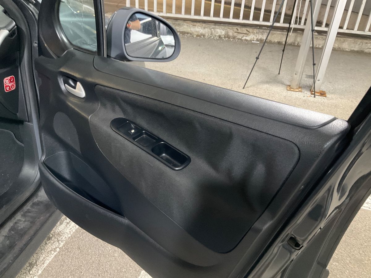 Peugeot 207 2014 — photo 32