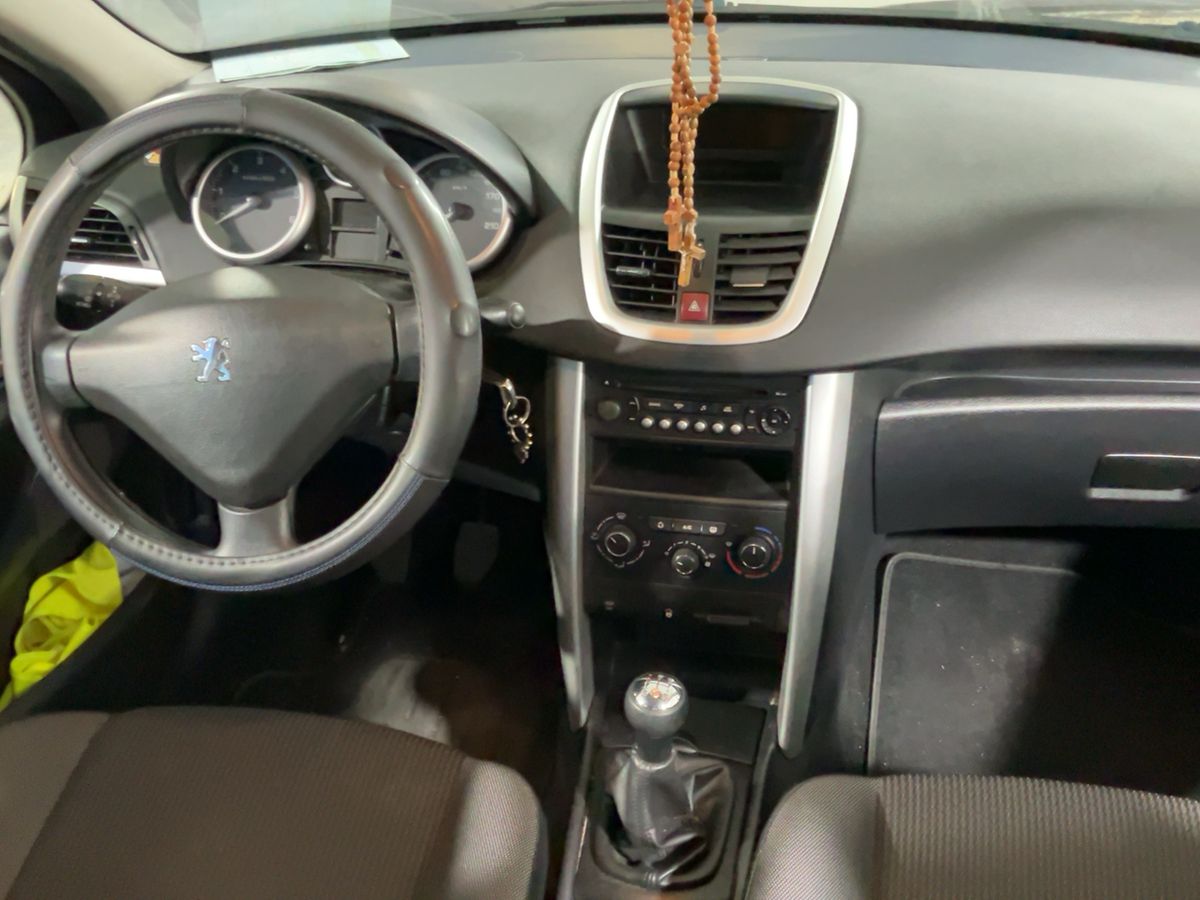Peugeot 207 2014 — photo 18