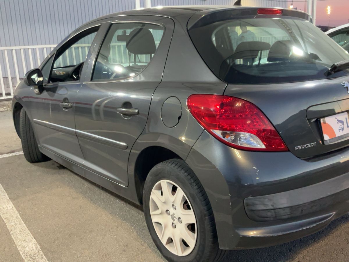 Peugeot 207 2014 — photo 7