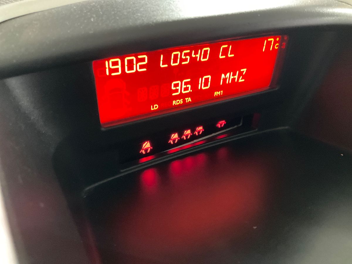 Peugeot 207 2014 — photo 38