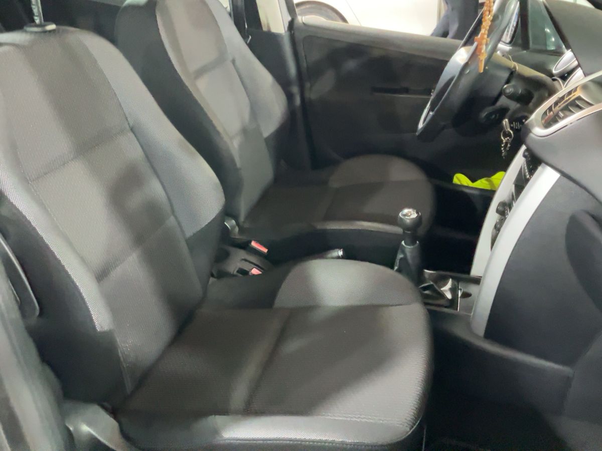 Peugeot 207 2014 — photo 17