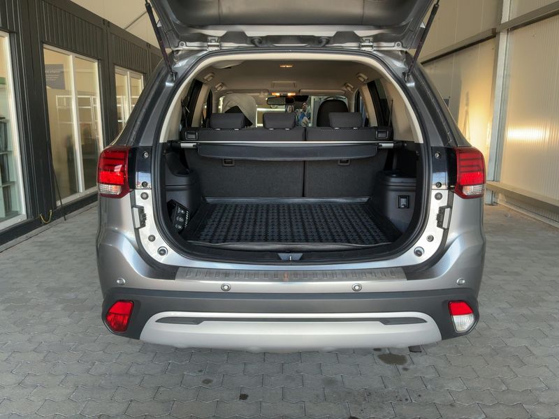 Mitsubishi Outlander 2.0 MIVEC Plus 4WD — zdjęcie 10
