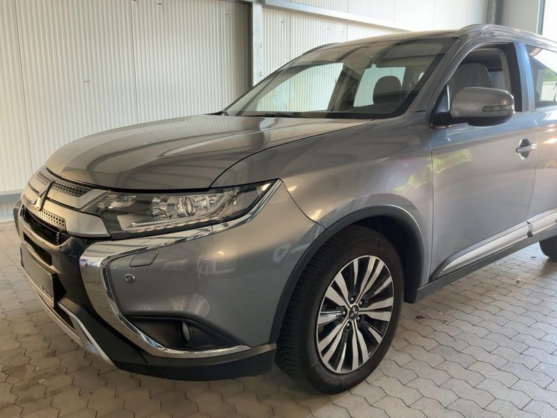 Mitsubishi Outlander 2.0 MIVEC Plus 4WD — zdjęcie 2