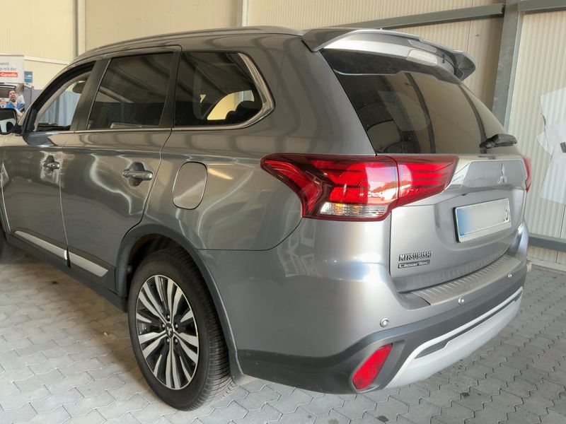 Mitsubishi Outlander 2.0 MIVEC Plus 4WD — zdjęcie 3
