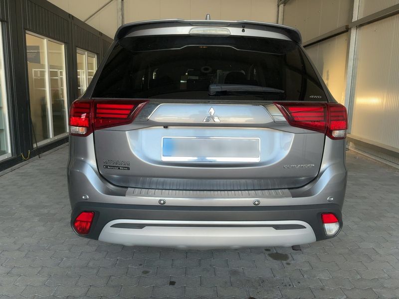 Mitsubishi Outlander 2.0 MIVEC Plus 4WD — zdjęcie 5