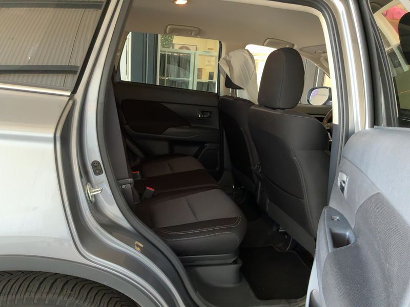 Mitsubishi Outlander 2.0 MIVEC Plus 4WD — zdjęcie 14