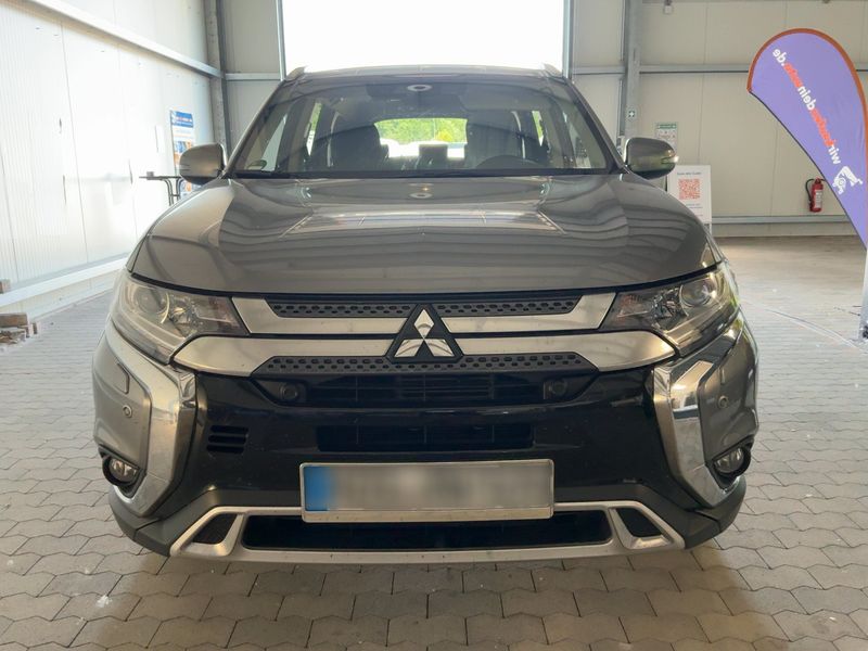 Mitsubishi Outlander 2.0 MIVEC Plus 4WD — zdjęcie 9