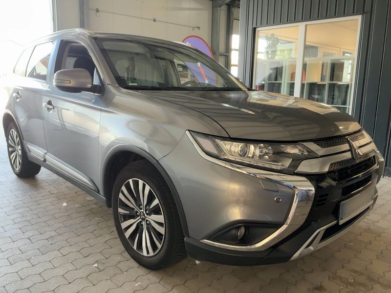 Mitsubishi Outlander 2.0 MIVEC Plus 4WD — zdjęcie 8