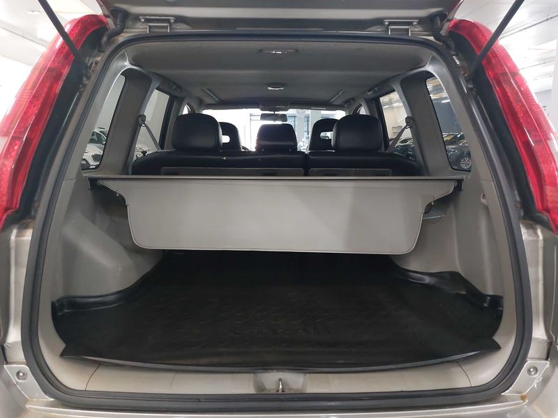 Nissan X-Trail 2.0 Elegance — zdjęcie 9