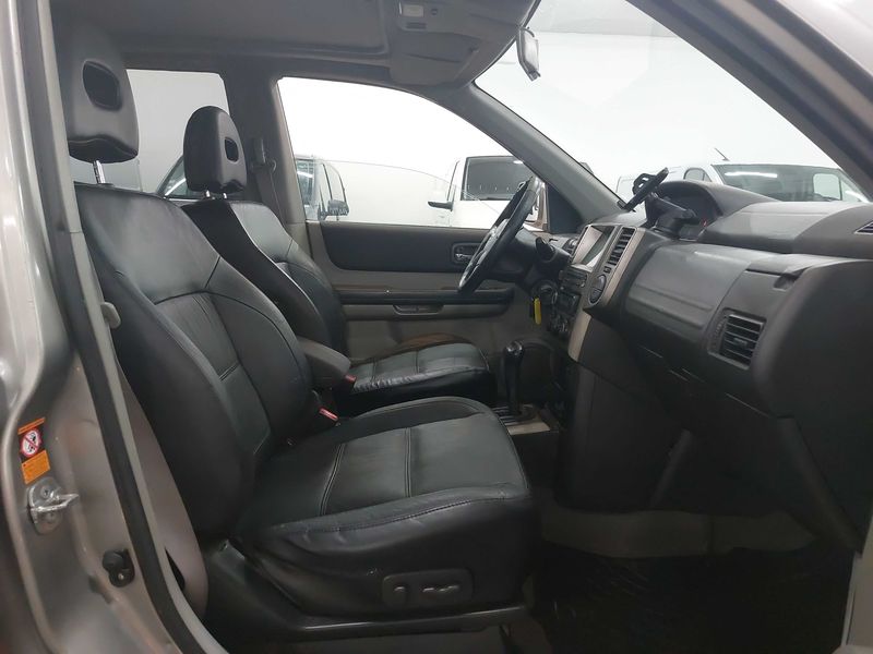 Nissan X-Trail 2.0 Elegance — zdjęcie 10