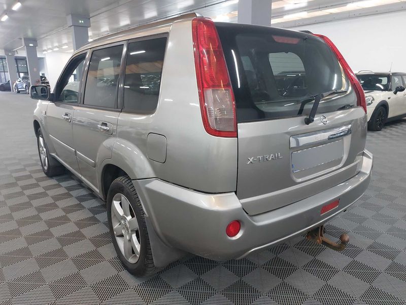 Nissan X-Trail 2.0 Elegance — zdjęcie 3