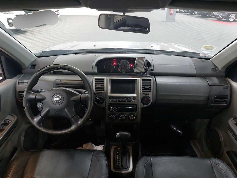 Nissan X-Trail 2.0 Elegance — zdjęcie 11