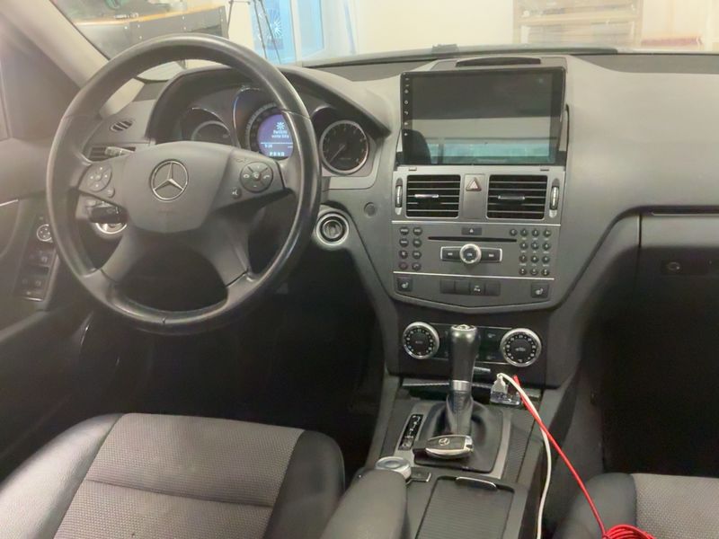 Mercedes-Benz C-Klasse C 180 CGI BlueEfficiency Avantgarde — zdjęcie 12