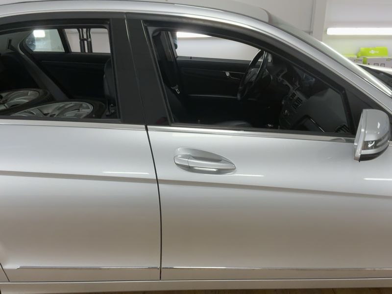 Mercedes-Benz C-Klasse C 180 CGI BlueEfficiency Avantgarde — zdjęcie 7