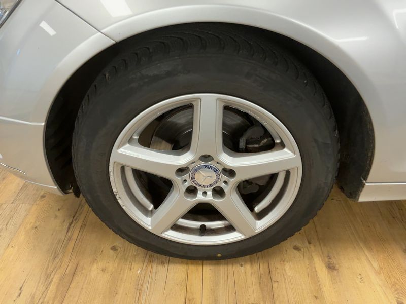 Mercedes-Benz C-Klasse C 180 CGI BlueEfficiency Avantgarde 2011 – снимка 3