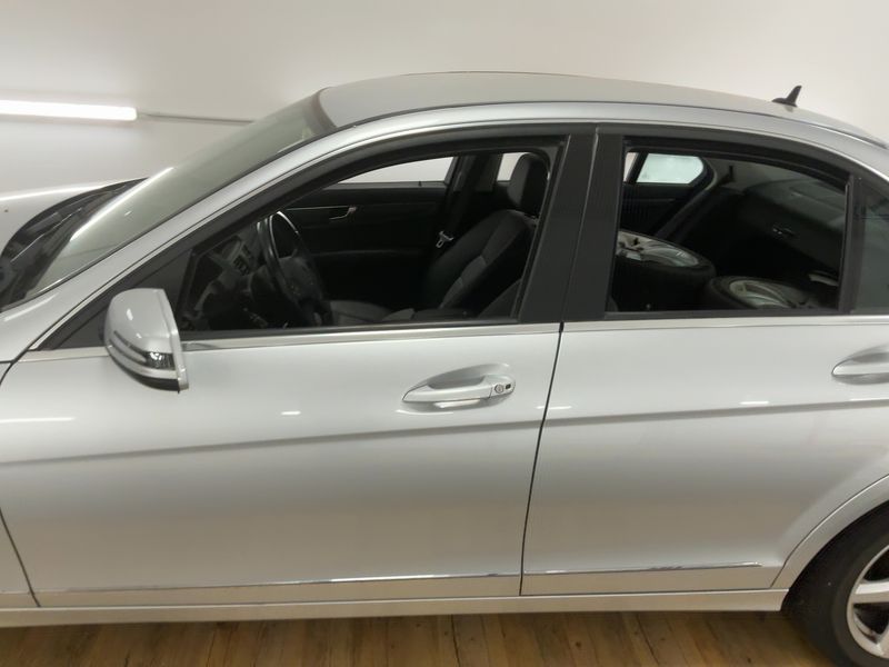 Mercedes-Benz C-Klasse C 180 CGI BlueEfficiency Avantgarde — zdjęcie 4