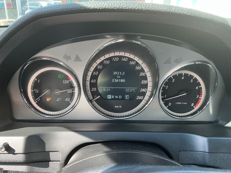 Mercedes-Benz C-Klasse C 180 CGI BlueEfficiency Avantgarde — zdjęcie 13