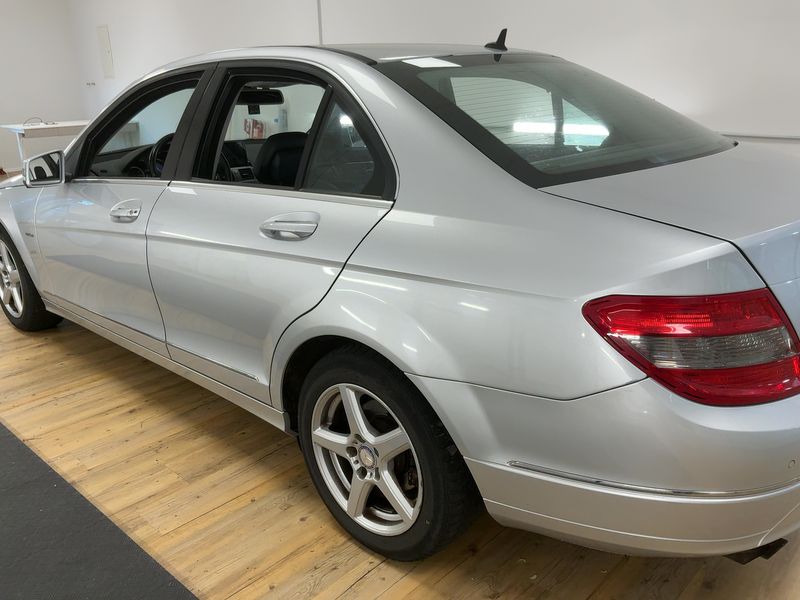 Mercedes-Benz C-Klasse C 180 CGI BlueEfficiency Avantgarde — zdjęcie 3