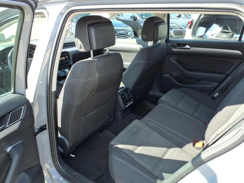Volkswagen Passat 2.0 TDI Business — zdjęcie 12