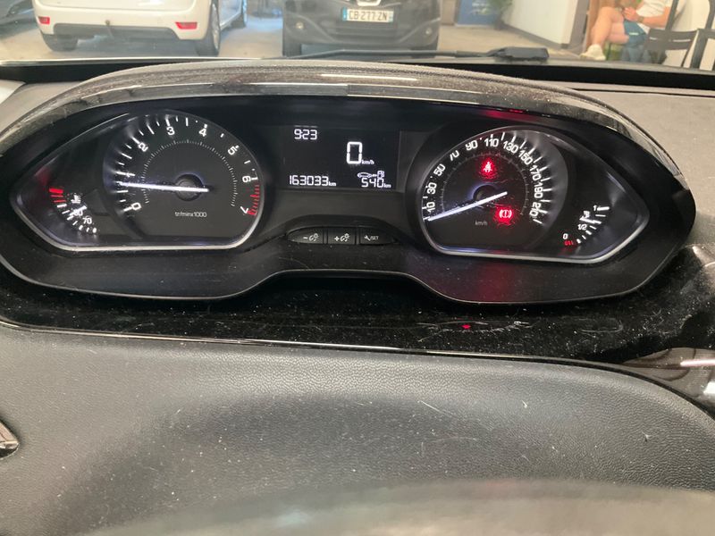 Peugeot 208 1.0 VTi Like 2015 – снимка 4