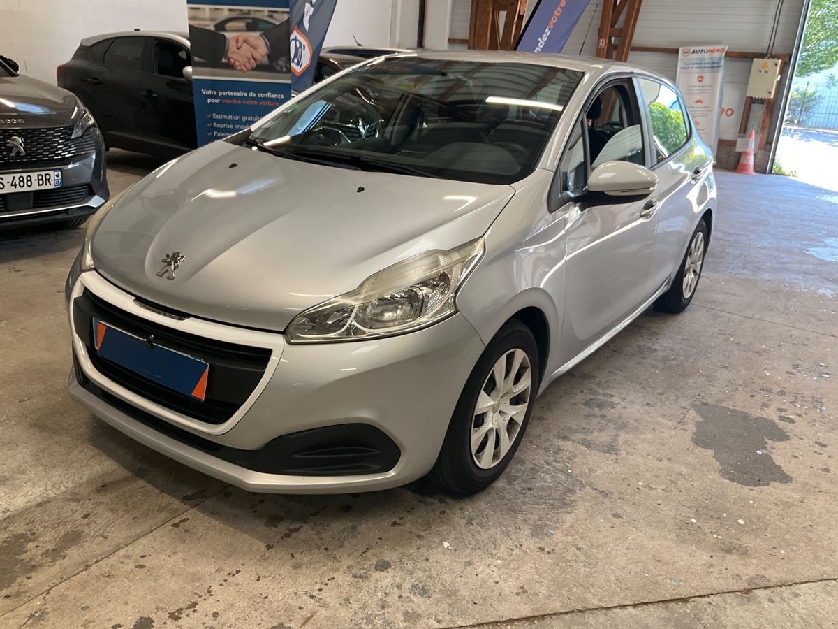 Peugeot 208 2015 — photo 1