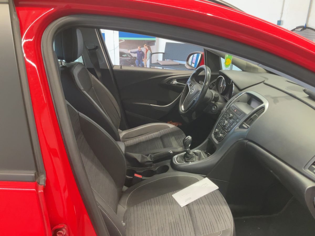 Opel Astra 2016 — photo 17