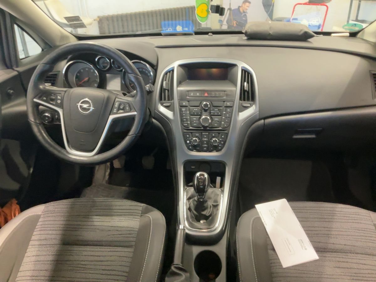 Opel Astra 2016 — photo 18