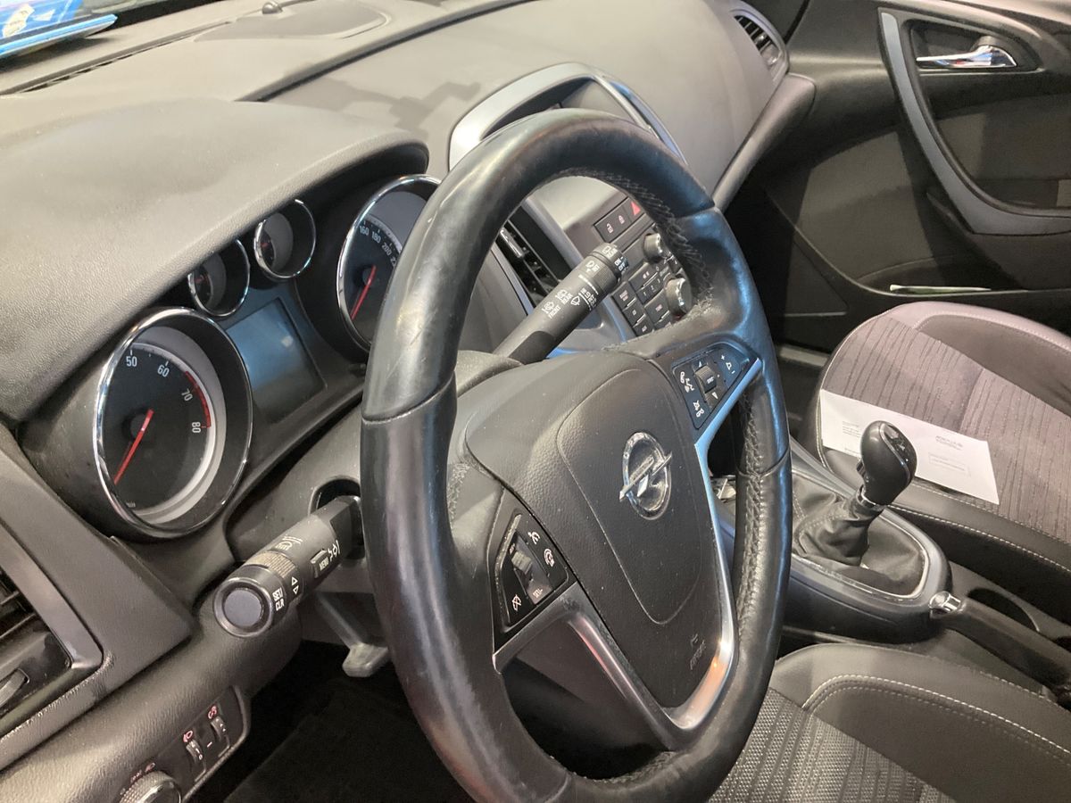 Opel Astra 2016 — photo 27