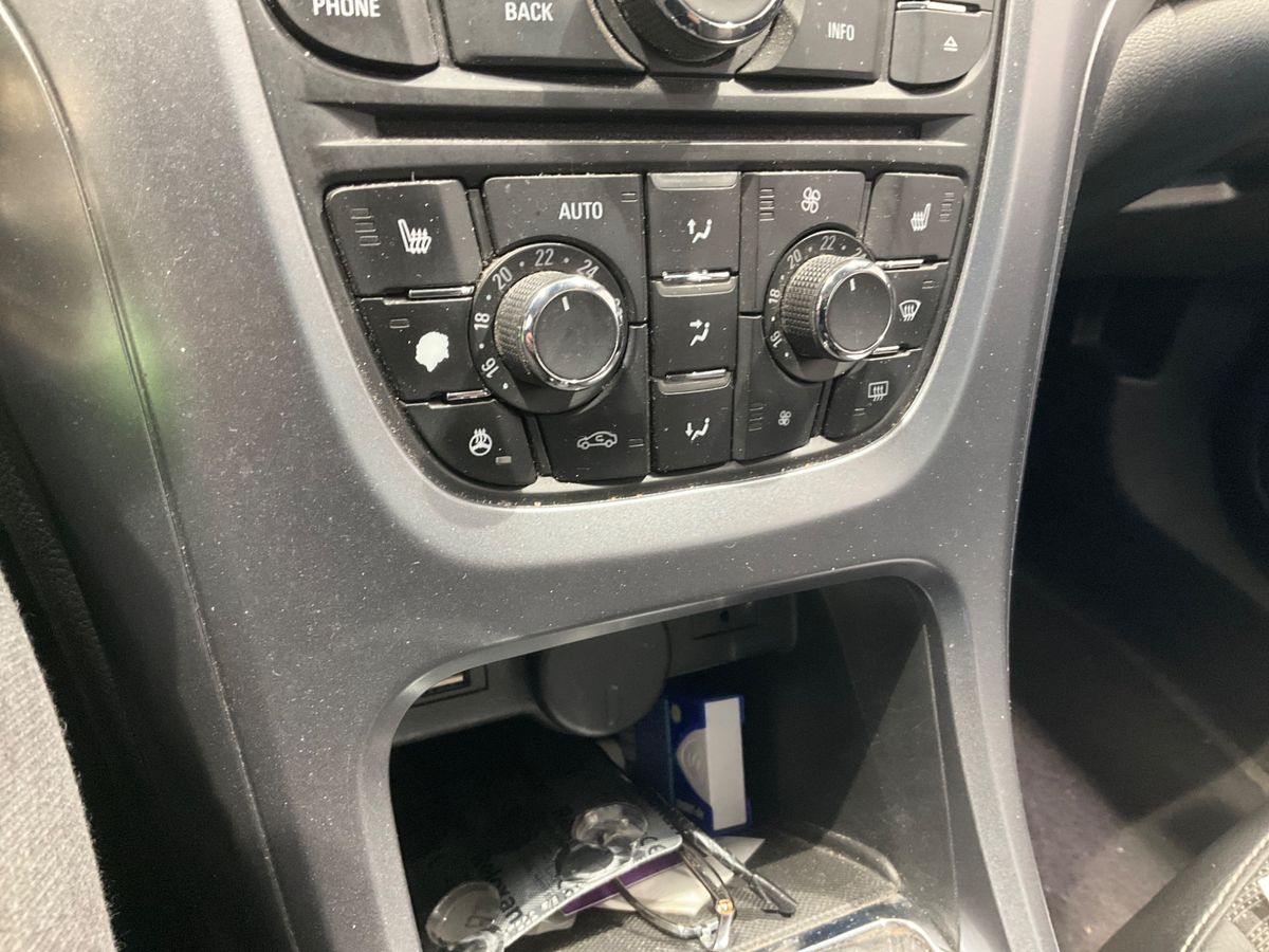 Opel Astra 2016 — photo 28