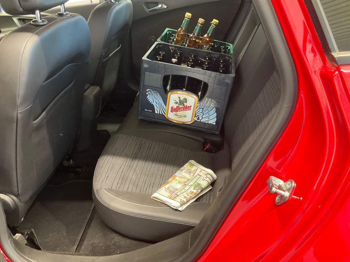 Opel Astra 2016 — photo 30