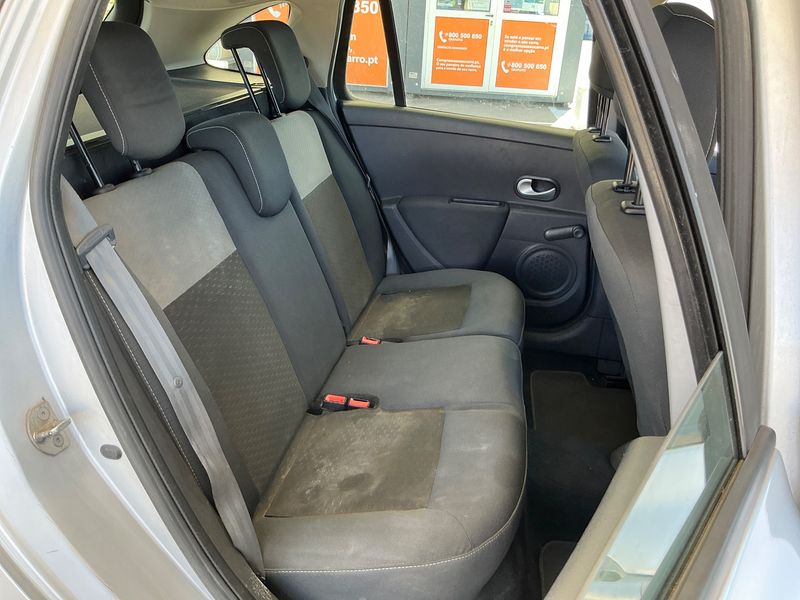 Renault Clio 1.5 dCi Expression 2011 – снимка 19