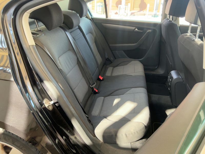 Volkswagen Passat 2.0 TDI Advance BlueMotion Tech — zdjęcie 14