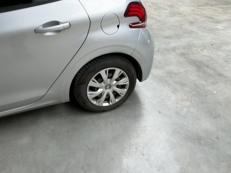 Peugeot 208 1.6 Blue-HDi Active 2015 – снимка 5