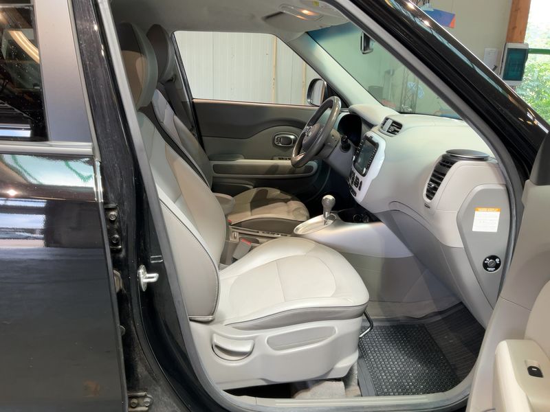 Kia Soul electric drive 81 kW EV — zdjęcie 11