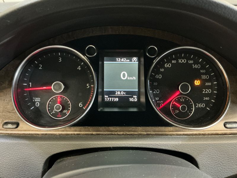 Volkswagen Passat 2.0 TDI Exclusive BlueMotion Tech — zdjęcie 13