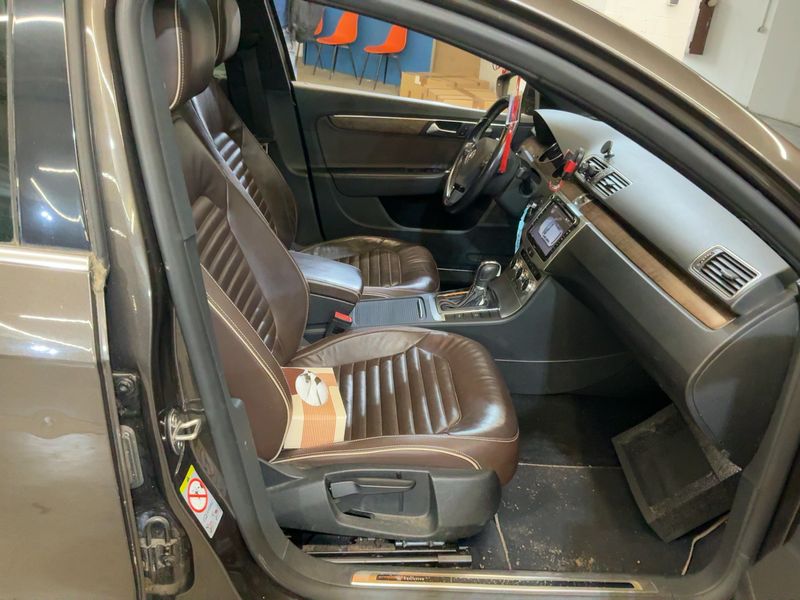 Volkswagen Passat 2.0 TDI Exclusive BlueMotion Tech — zdjęcie 11