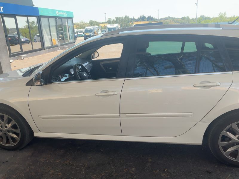 Renault Laguna 1.5 dCi Limited — zdjęcie 4