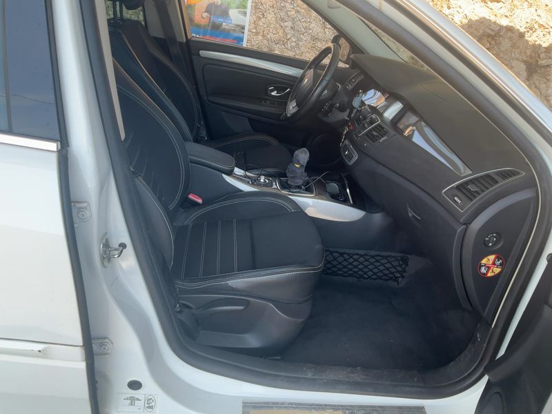 Renault Laguna 1.5 dCi Limited — zdjęcie 11